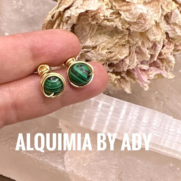 Gold and malachite stud statement dainty earrings - Picture 3 of 7